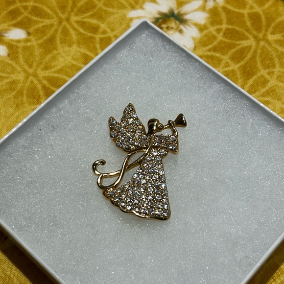 HOLIDAY🎄🎄MONET Gold Rhinestone Angel Trumpet BROOCH - Picture 8 of 8